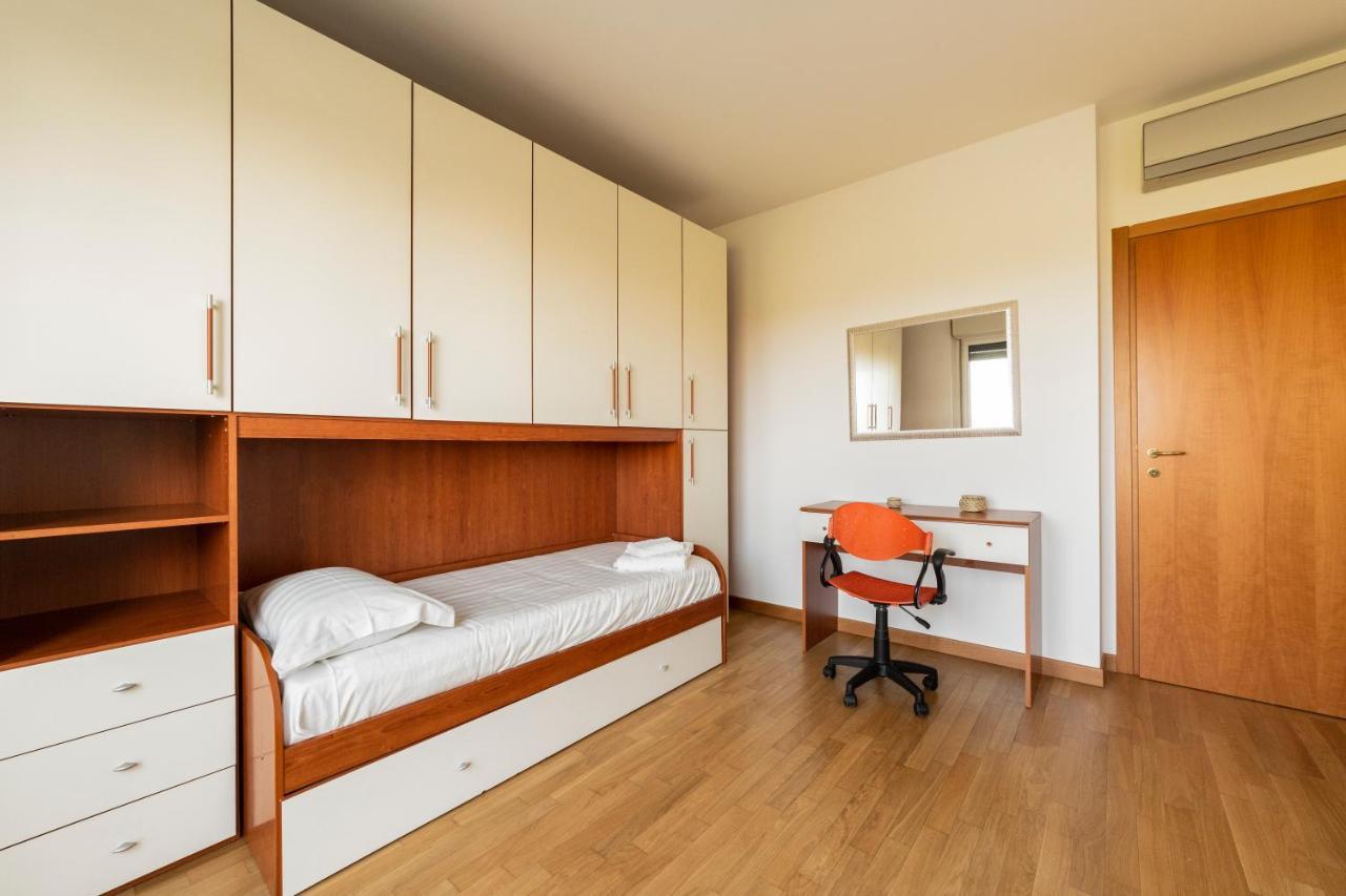 Апартаменти Milano Rogoredo Apt With Terrace! Екстер'єр фото